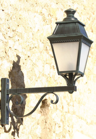 Große Außenwandleuchte mit geradem Wandarm aus Aluminium – Avenue 3 Nr. 12 | Roger Pradier